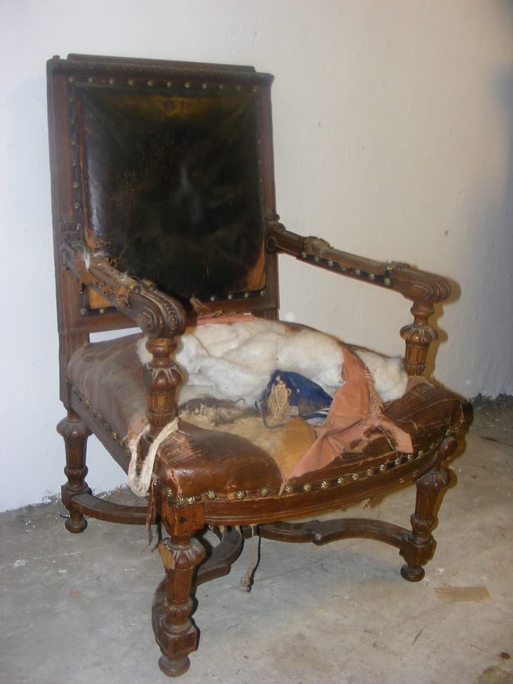 Клад в антикварной мебели