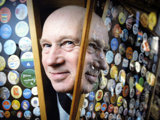 Финский бизнесмен Сеппо Мякинен — обладатель самой большой коллекции значков в мире.